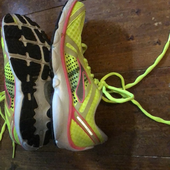 Brooks pure cadence women’s running shoes size 6.5 neon yellow and pink - Picture 4 of 10